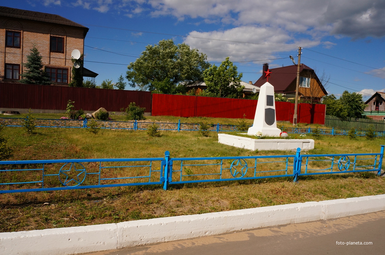 Памятник односельчанам погибшим в годы Отечественной войны