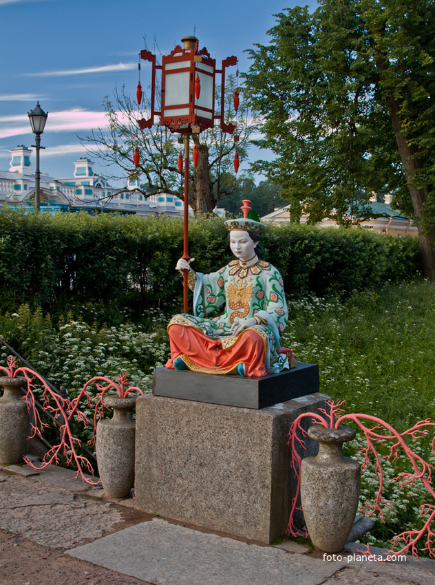 Фигура на Большом Китайском мосту