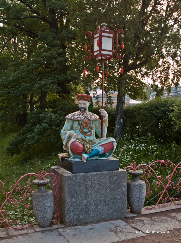 Фигура на Большом Китайском мосту