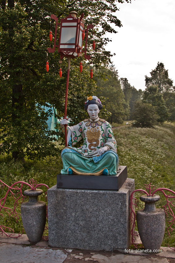 Фигура на Большом Китайском мосту