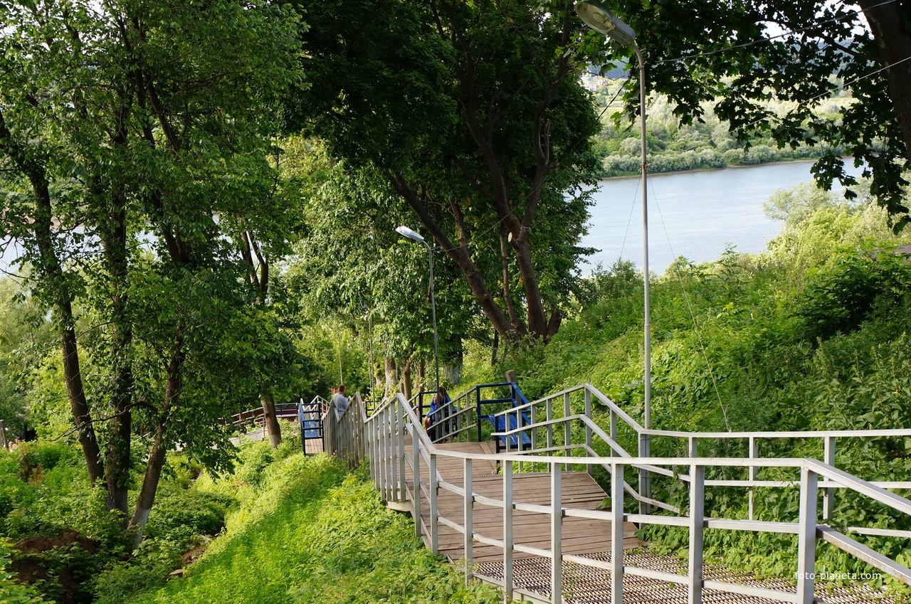 Лестница на берегу реки Ока в Кашире