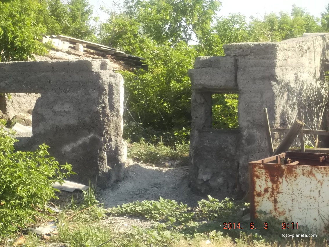 Разрушенный сарай в Вознесеновке