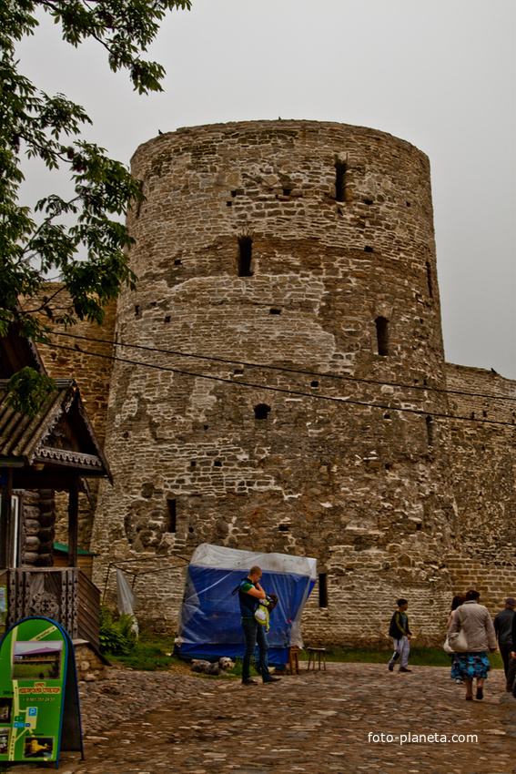 Башня Темнушка в Изборской крепости