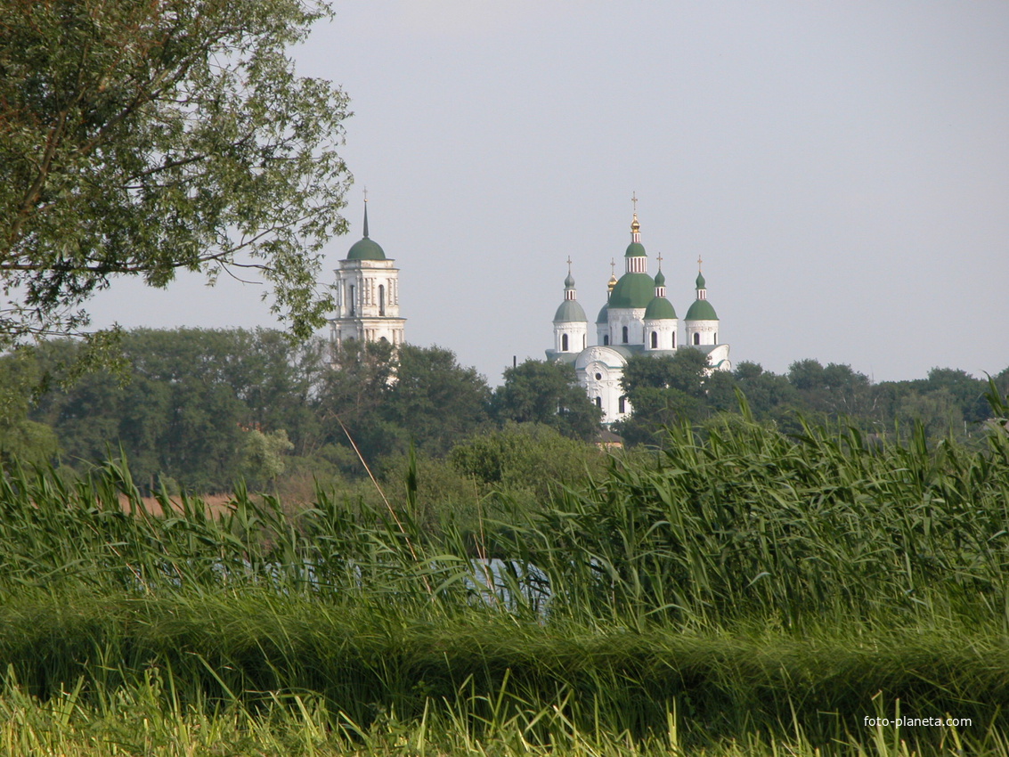 Собор Рождества Богородицы. Вид с объездной дороги