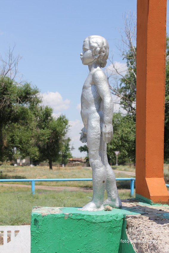 Скульптура на мемориале павшим в ВОВ