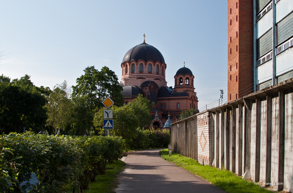 Вид на Воскресенский православный собор