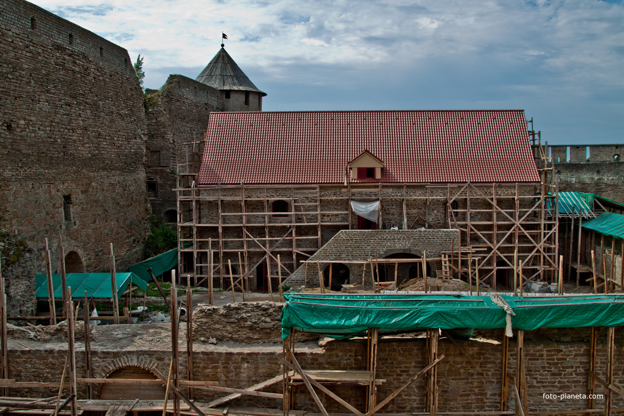 Идет реставрация в крепости