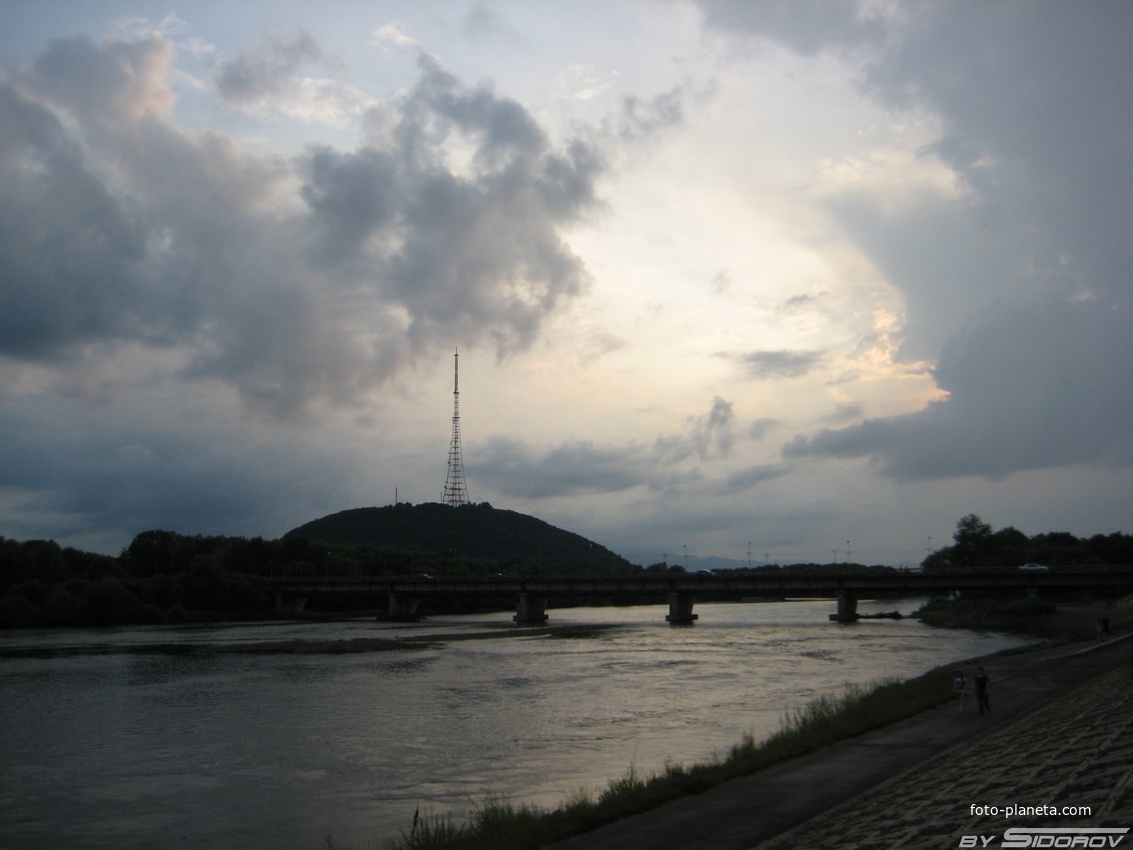Мост через реку Бира и башня телецентра