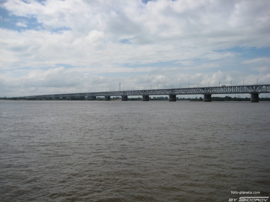 Мост через реку Амур