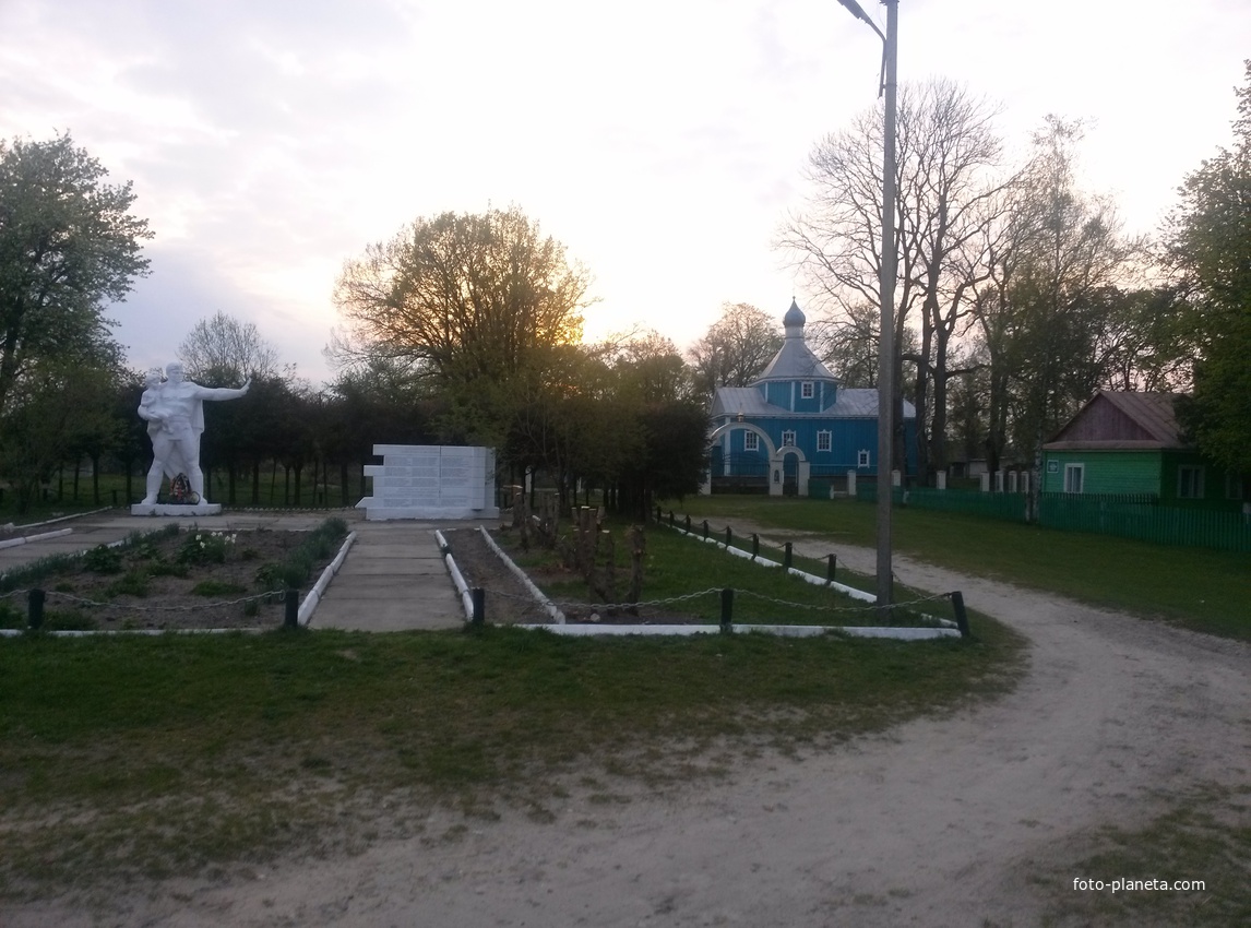 Село Верхи. Памятник односельчанам погибшим в ВОВ