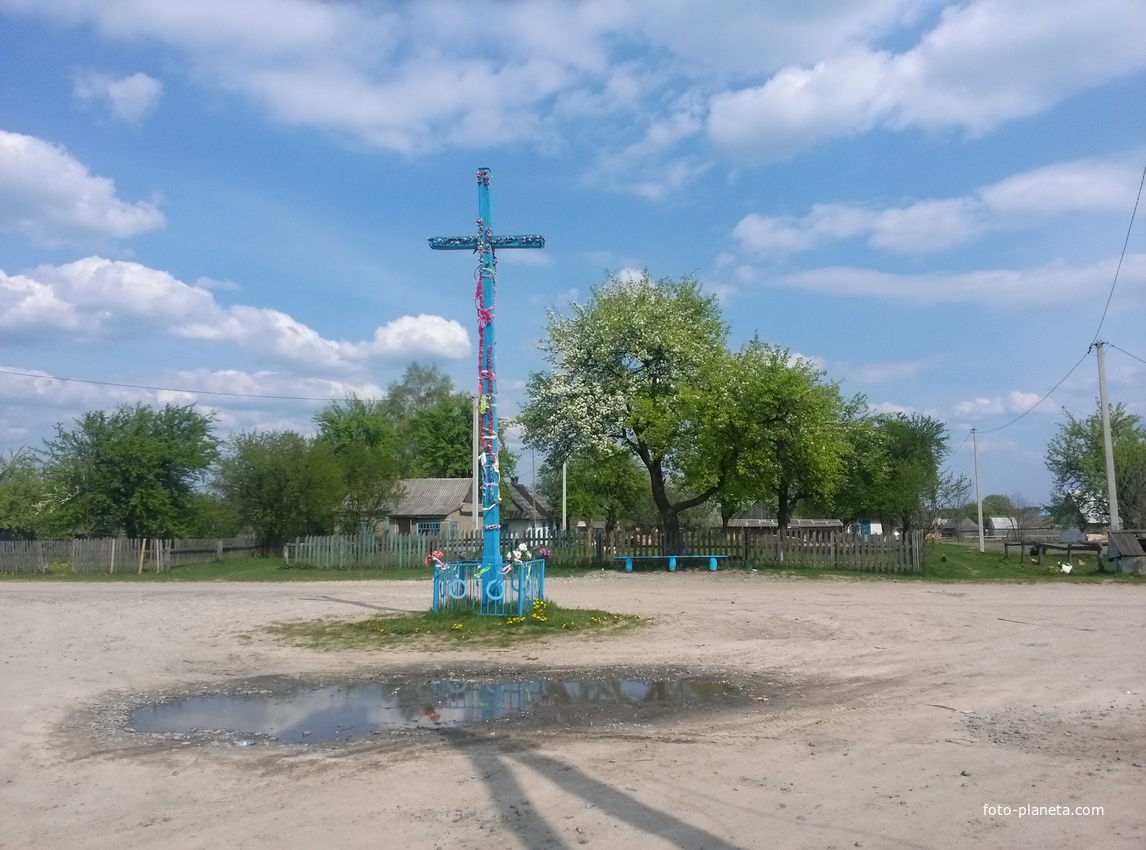 Село Верхи. Поклонный Крест в центре села