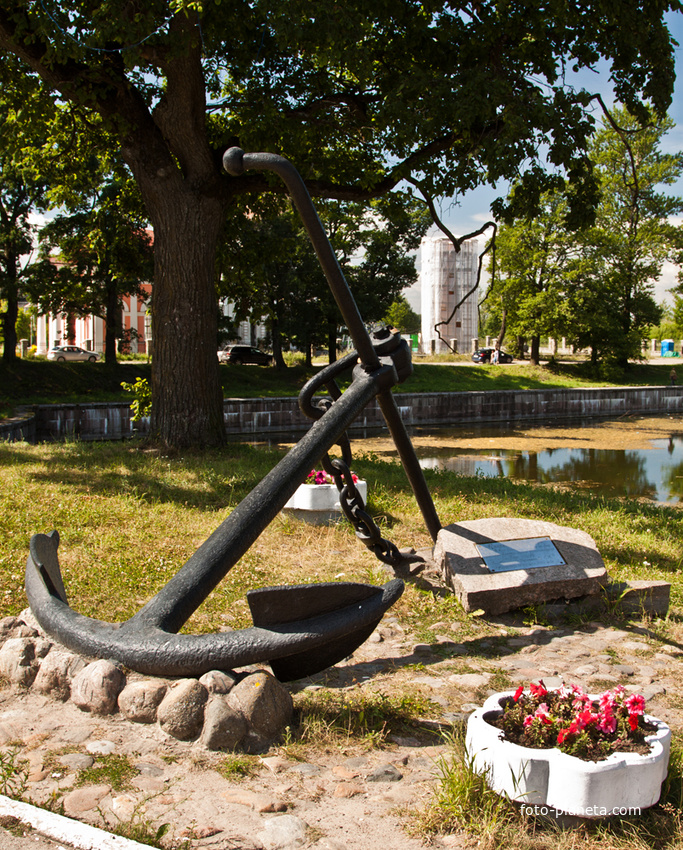 Адмиралтейский якорь - дар городу Шлиссельбургу