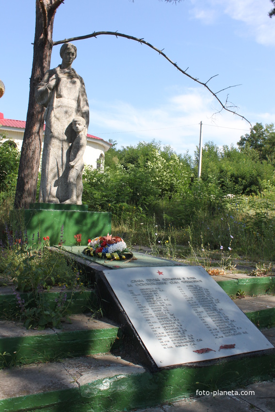 Черемошное. Мемориал воинам, погибшим в годы Великой Отечественной войны.