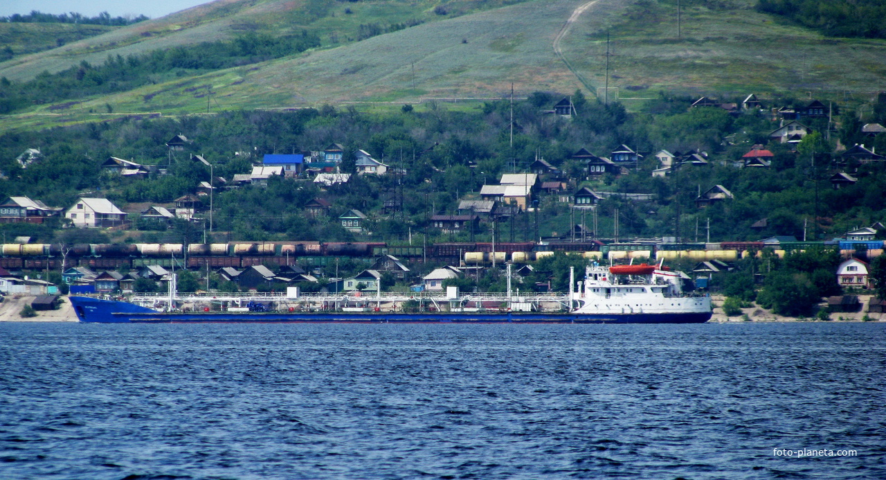 Вид на Октябрьск (р-н &quot;Пристань). Остров, левый берег.