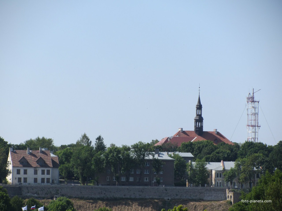 Вид на Нарву с Ивангородского берега