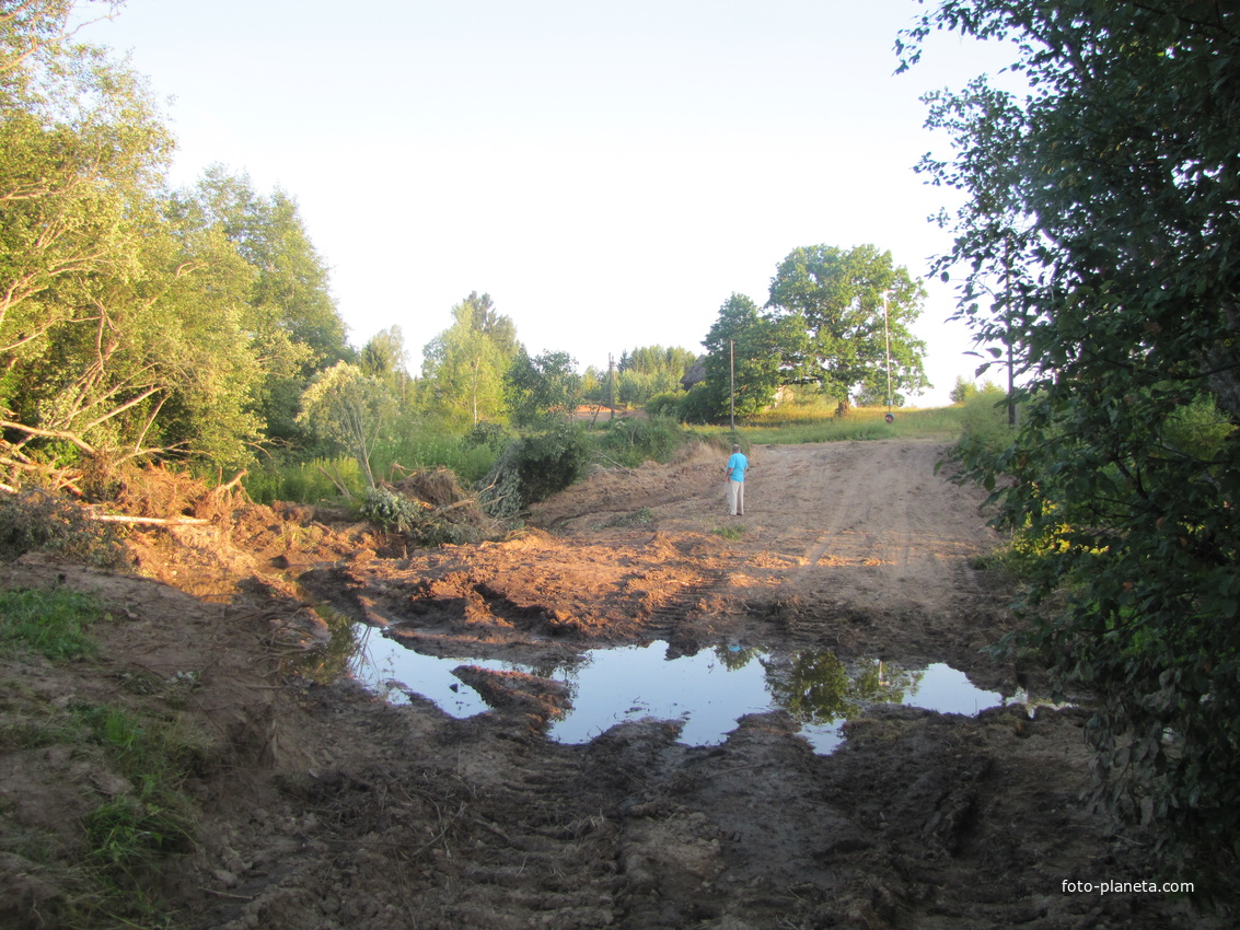 речка Бобровка после прокладки дороги в июле 2014 года
