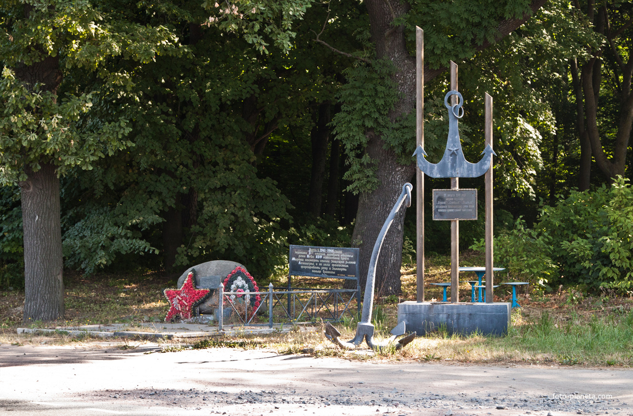 Памятник советским морякам