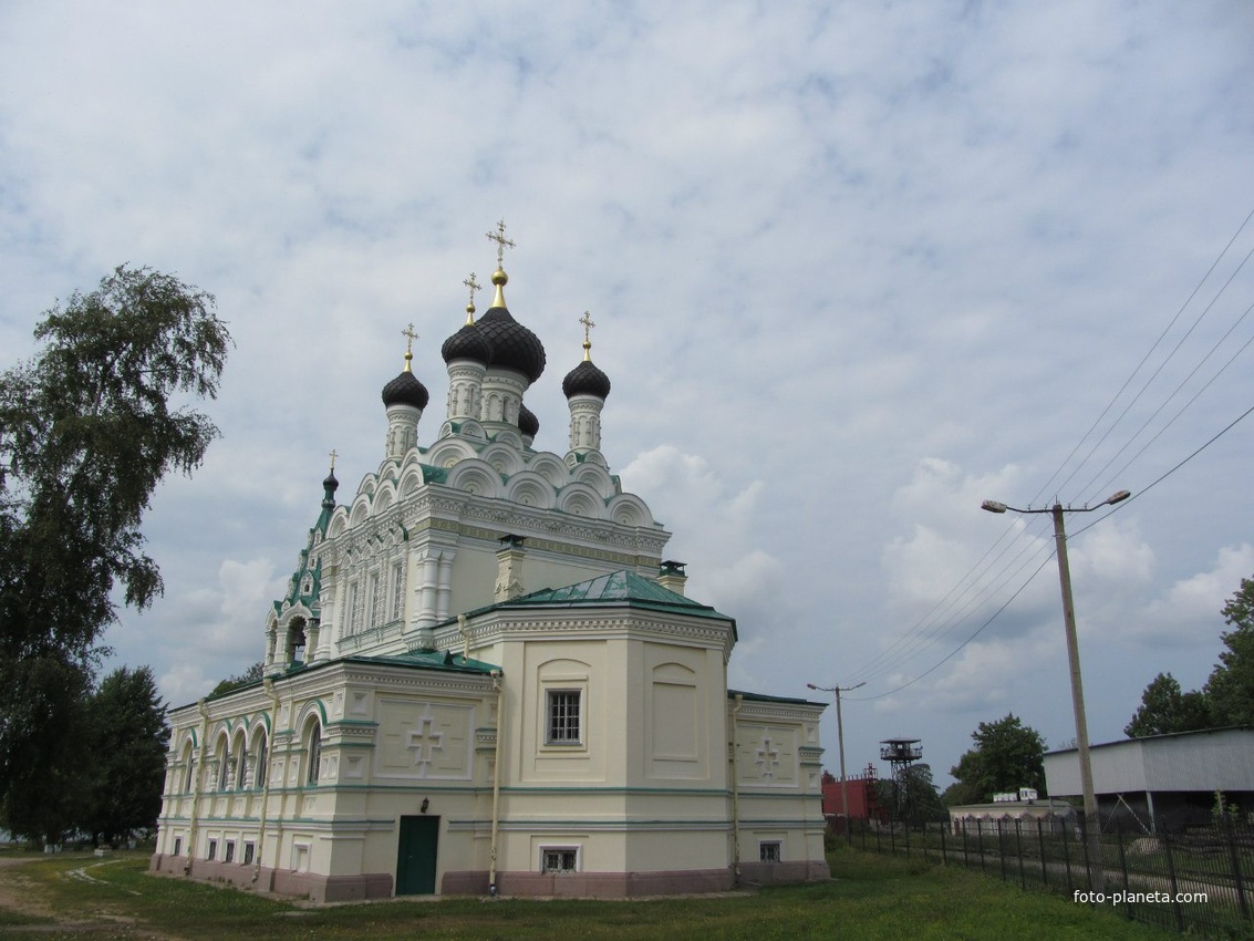 церковь Святой Троицы в Ивангороде, другой ракурс