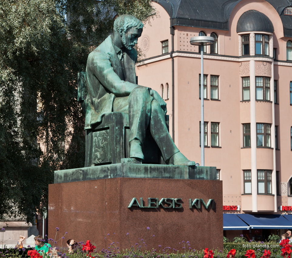 Памятник финскому писателю Алексису Киви