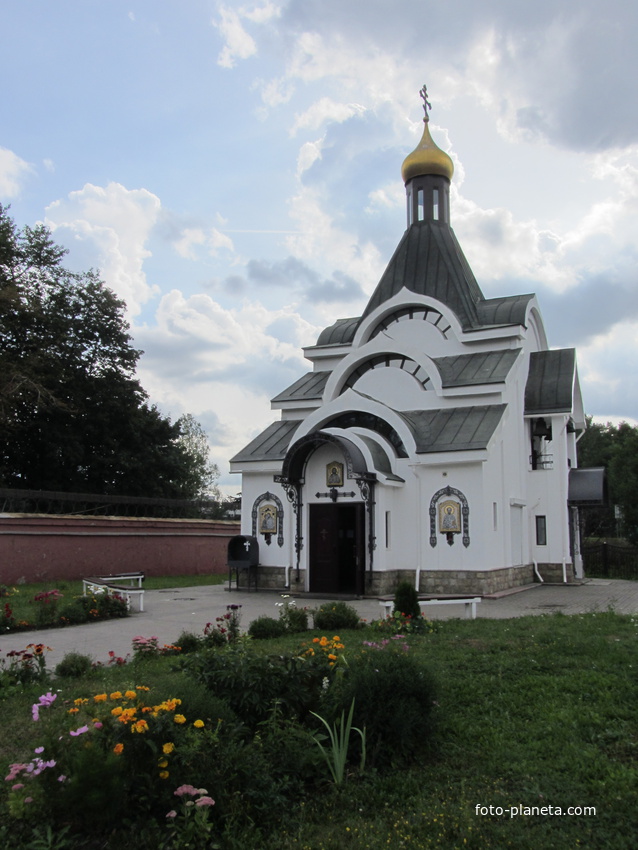 Храм Казанской иконы Божией Матери в Автово, другой ракурс