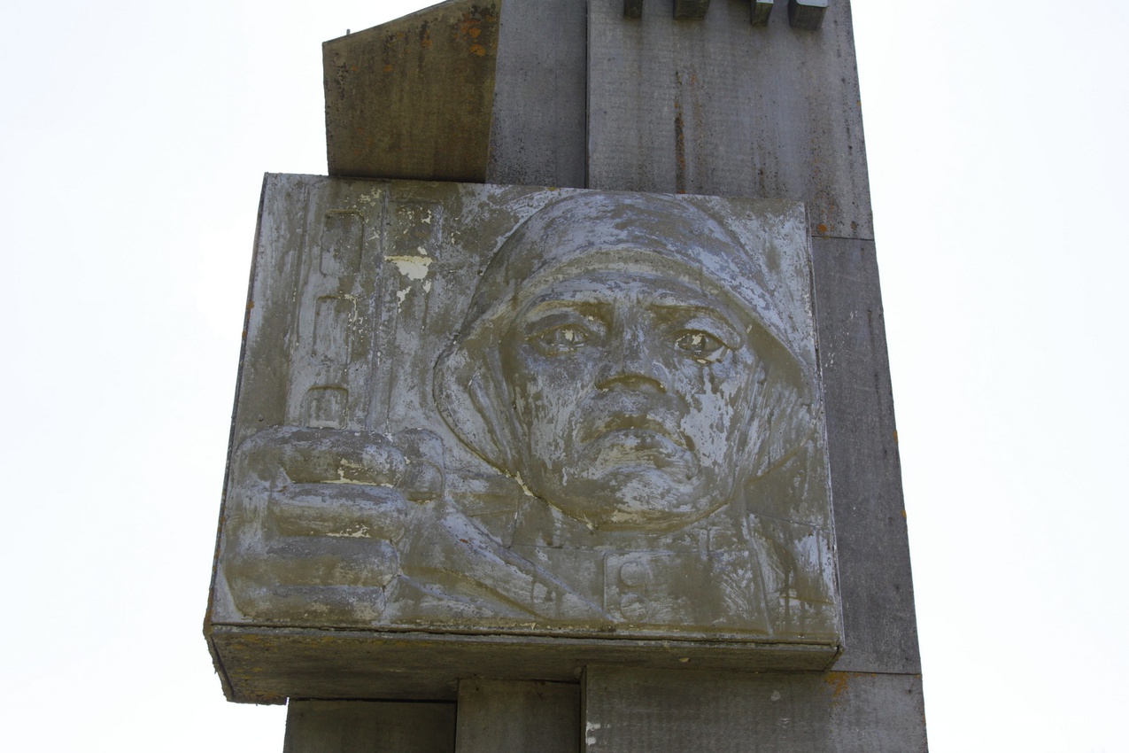 Монумент героям фронтовикам