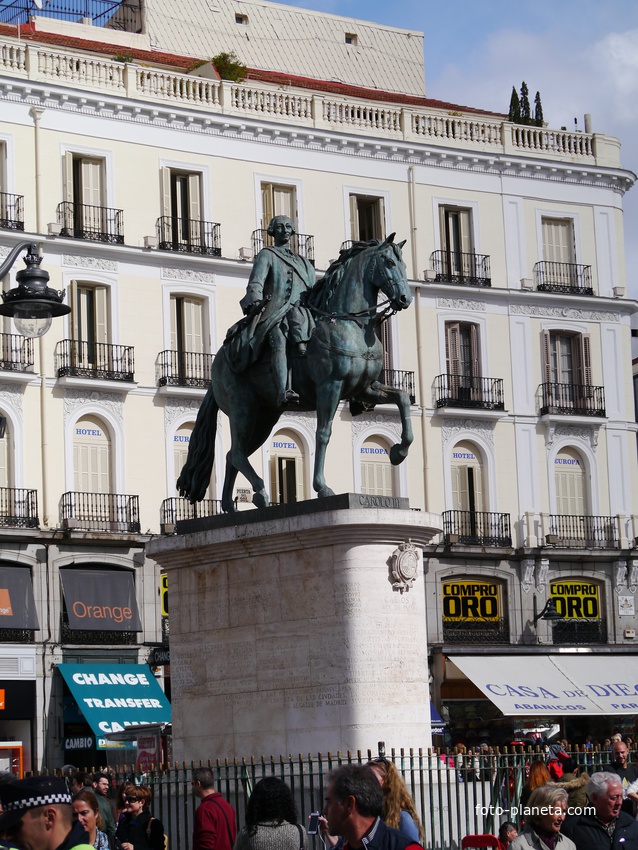 Мадрид. Памятник на цетральной площади...