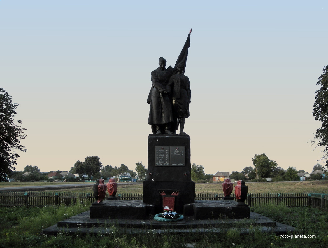 Братская могила 80 советских воинов