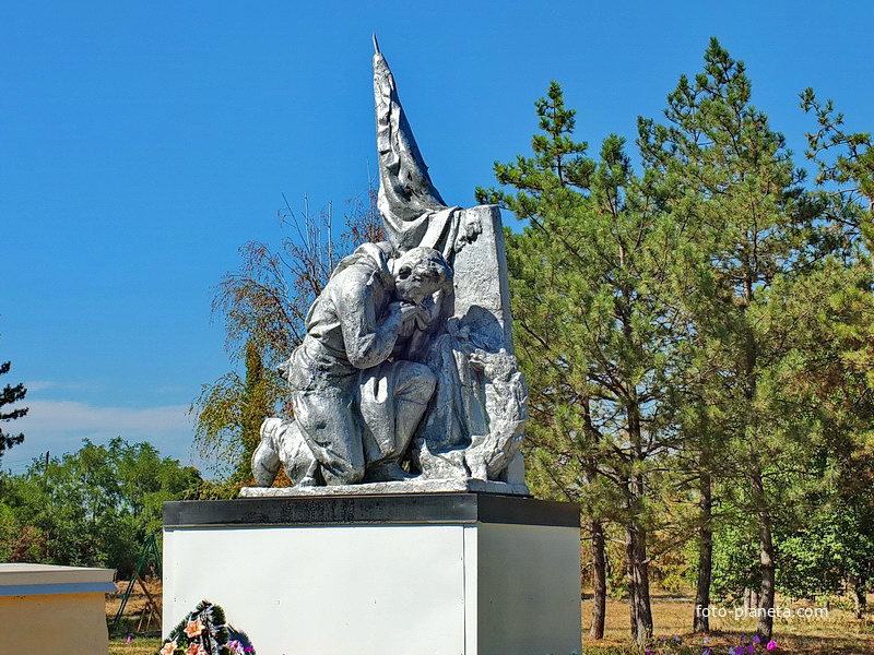 Памятник павшим воинам