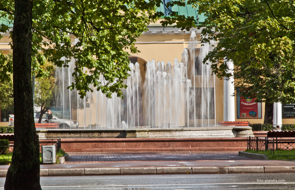 Фонтан на проспекте Ленина