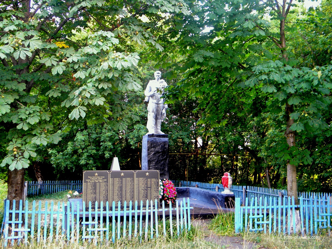 Братская могила 89  советских воинов в селе Казачье