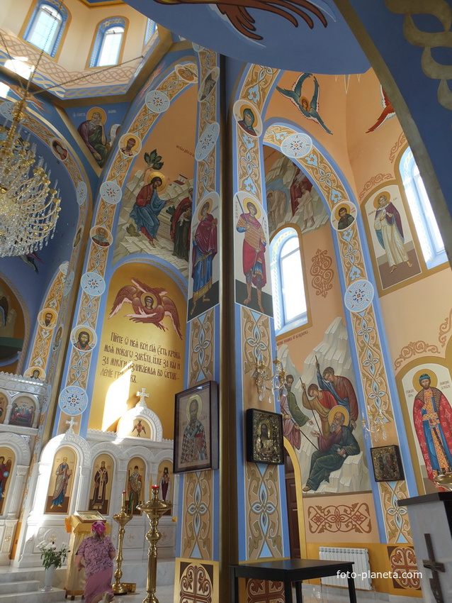 Интерьер и убранство Храма Иоанна Богослова-правая часть
