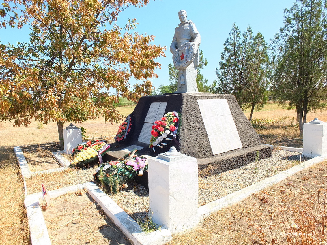 памятник павшим воинам в ВОВ, братская могила воинов ВОВ
