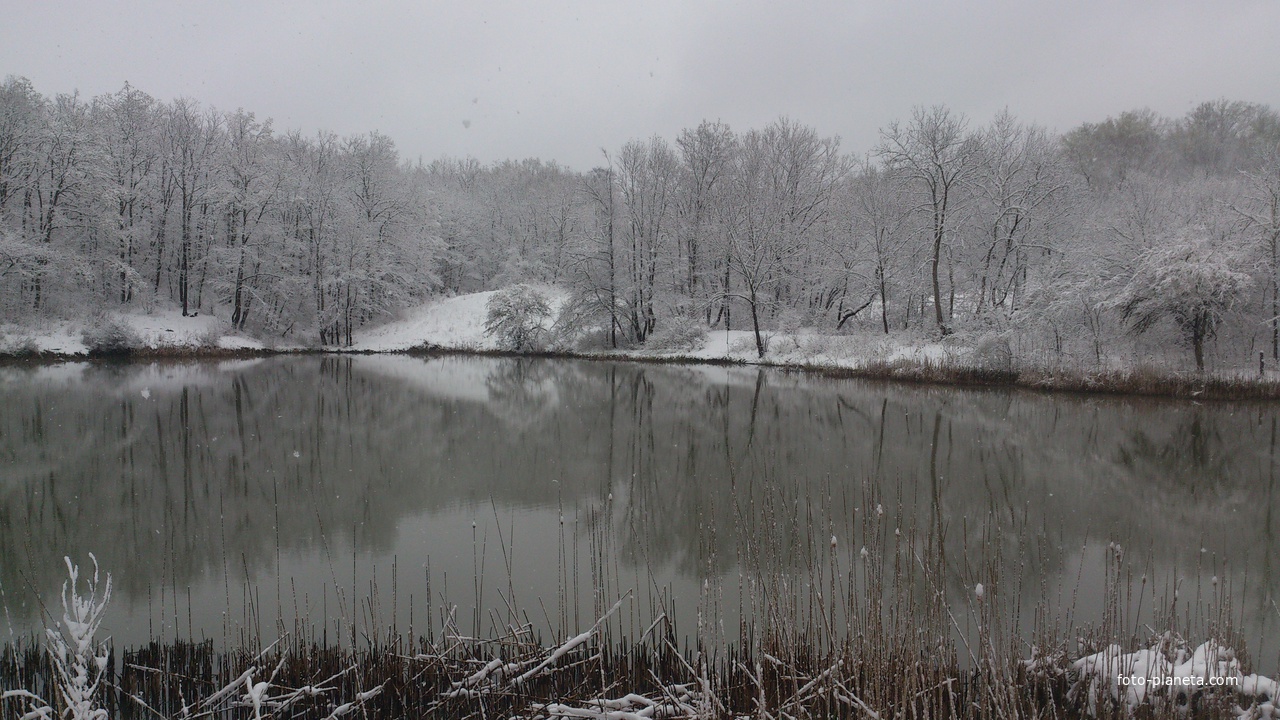 озеро зимой