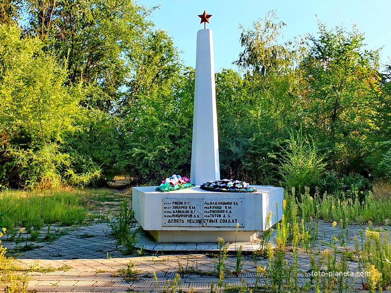 Мемориал, братская могила воинов ВОВ