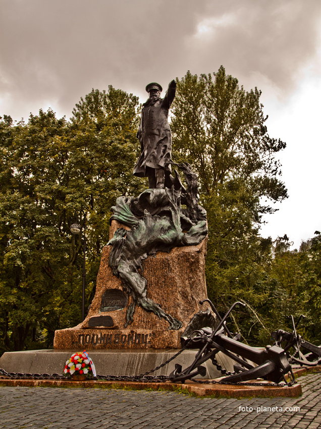 Памятник адмиралу Макарову