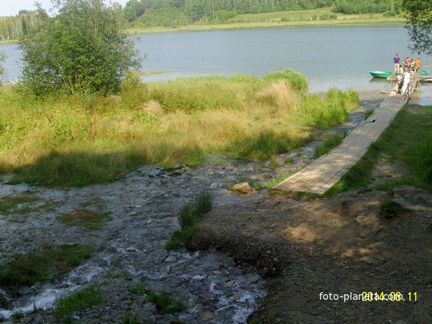 Поток Словенских ключей в Городищенское озеро