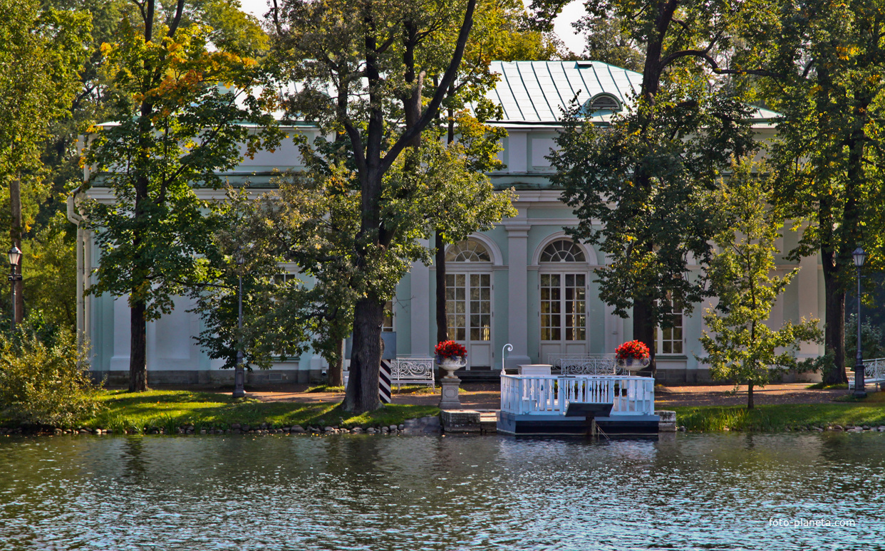 Павильон "Зал на острову"
