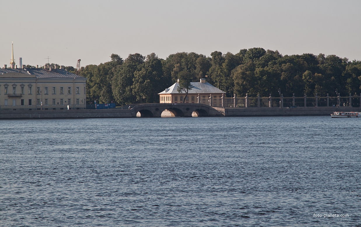 Дворцовая набережная