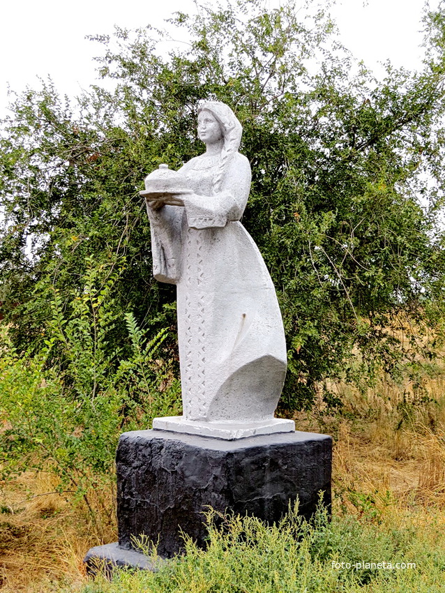 Единственная сохранившаяся скульптура 50 -ых годов при въезде в хутор