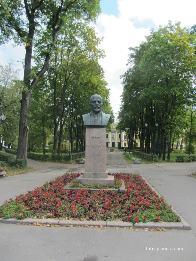 Памятник В.И. Ленину