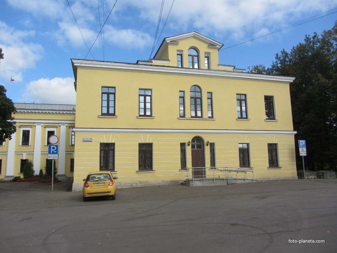 Здание администрации Гатчинского района