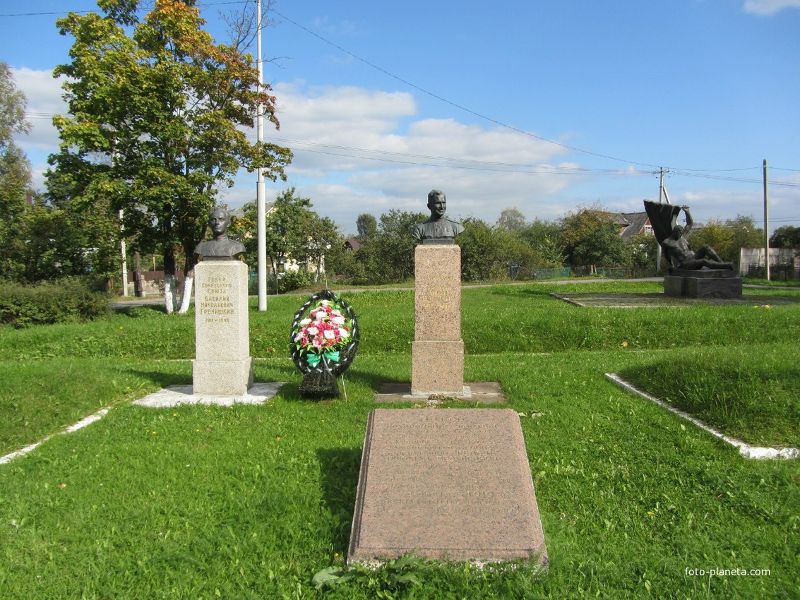 Мемориал - Воинское братское кладбище в городе Гатчина
