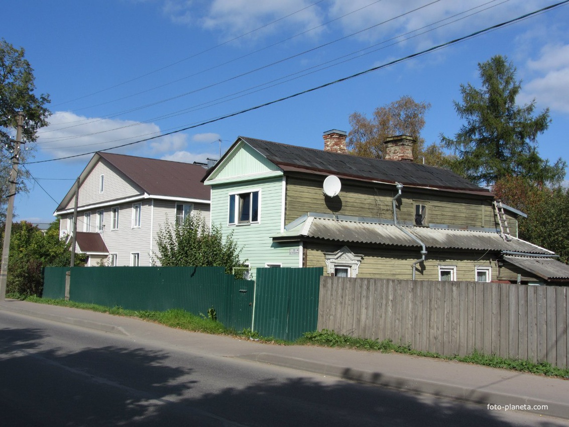 Средний переулок