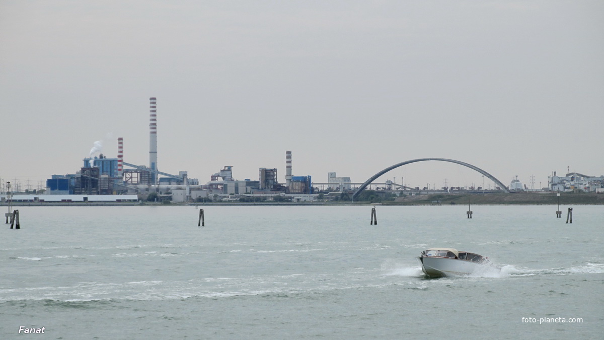 Вид на промышленный район Венеции