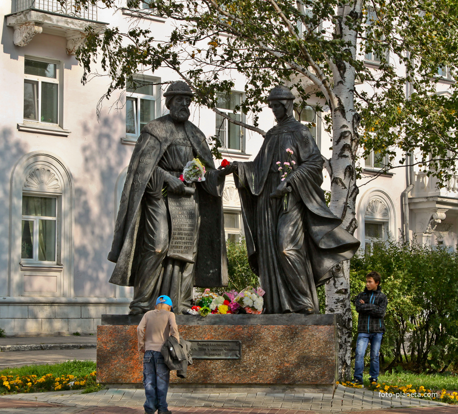 Памятник князю Петру и княгине Февронии