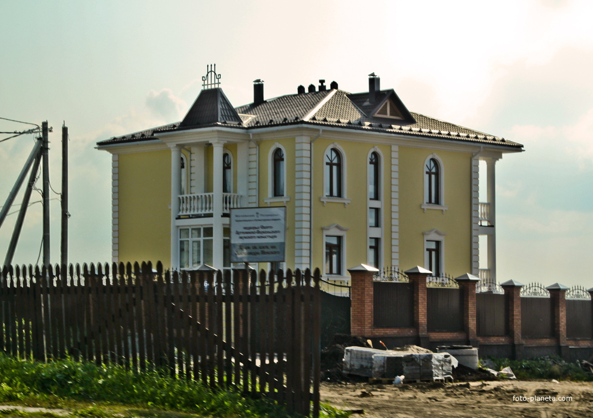 Подворье Свято-Артемиево-Веркольского мужского монастыря