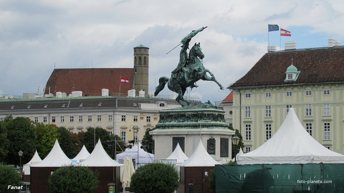 Статуя эрцгерцога Карла Тешенского на Хельденплац