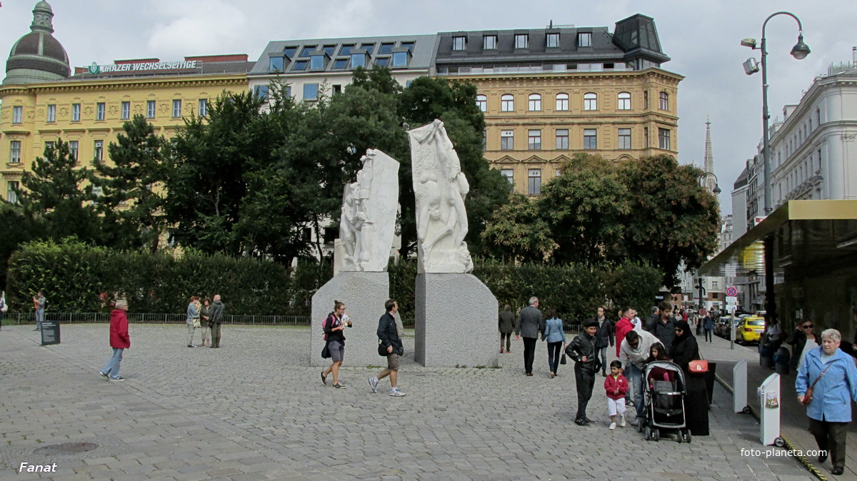 Мемориал против войны и фашизма на Альбертинеплац