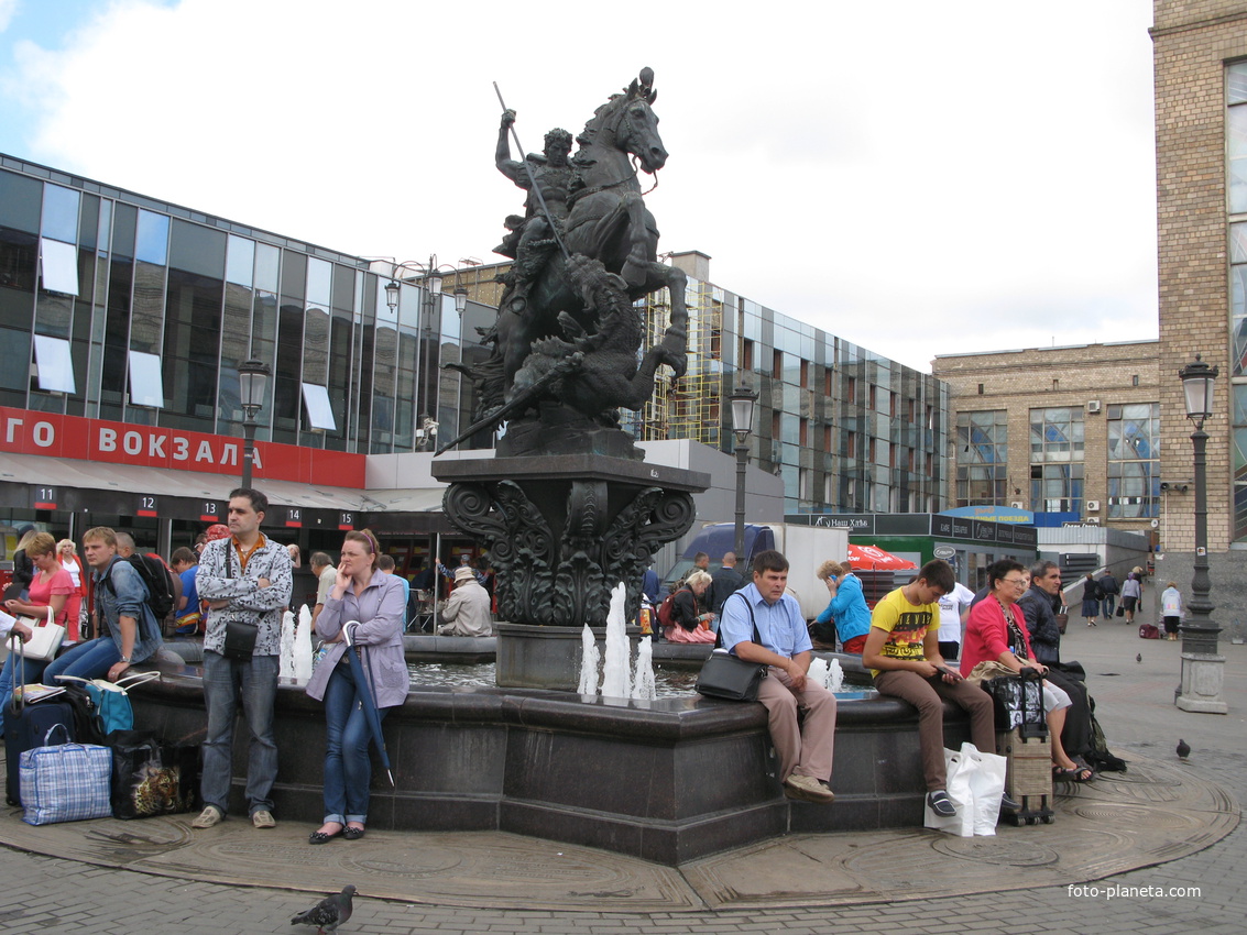 Москва 2014 - у Ленинградского вокзала