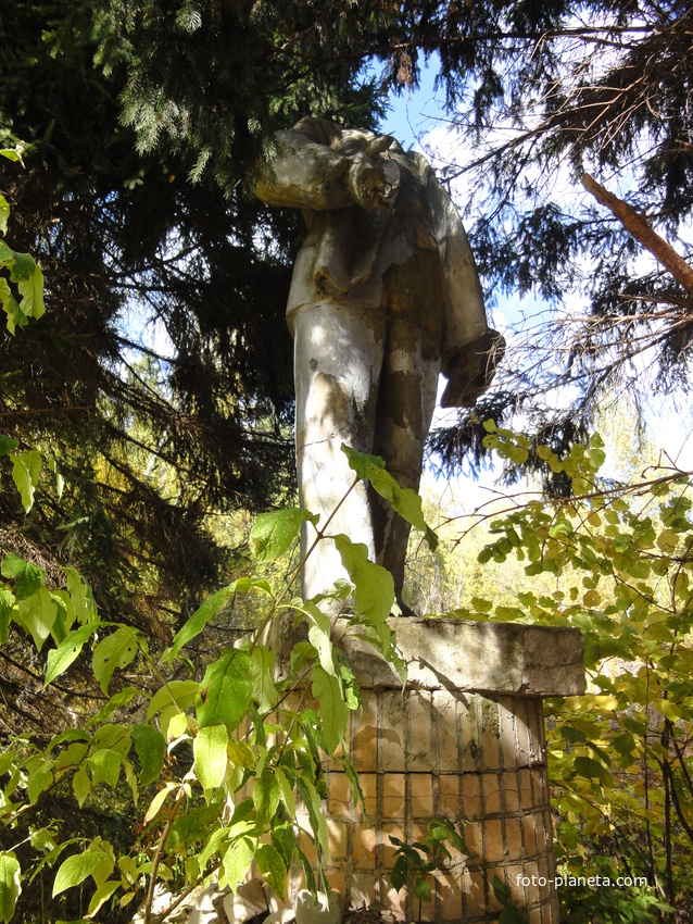 Памятник Ленину в пансионате Березка